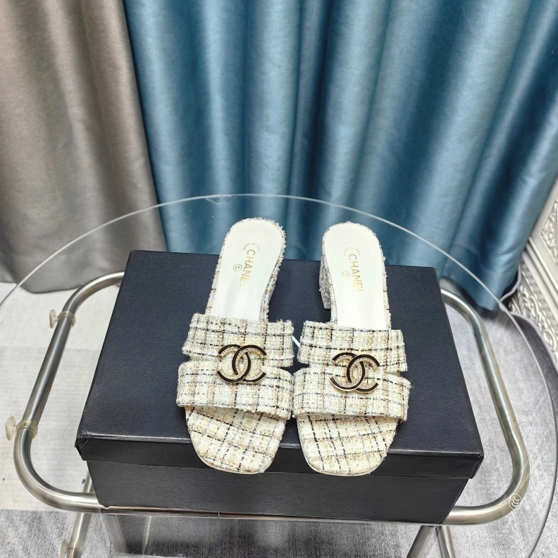 Elegant Chxnxl Slippers 121821