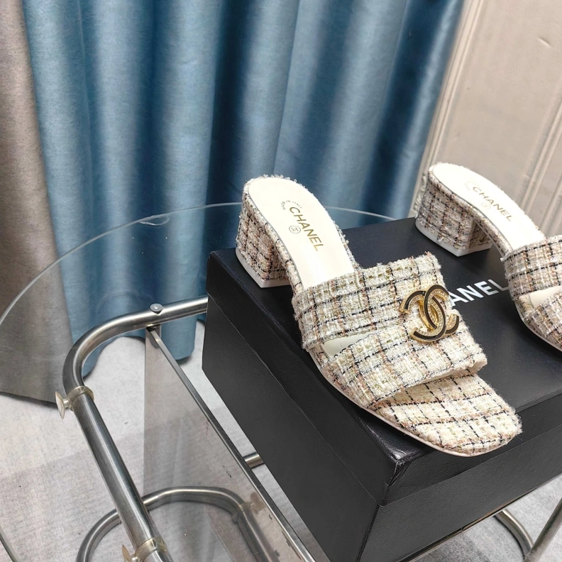 Elegant Chxnxl Slippers 121821