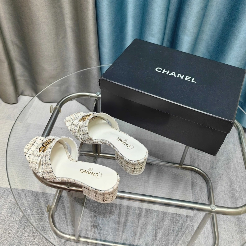 Elegant Chxnxl Slippers 121821