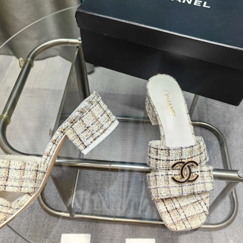 Elegant Chxnxl Slippers 121821