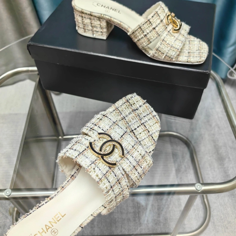 Elegant Chxnxl Slippers 121821