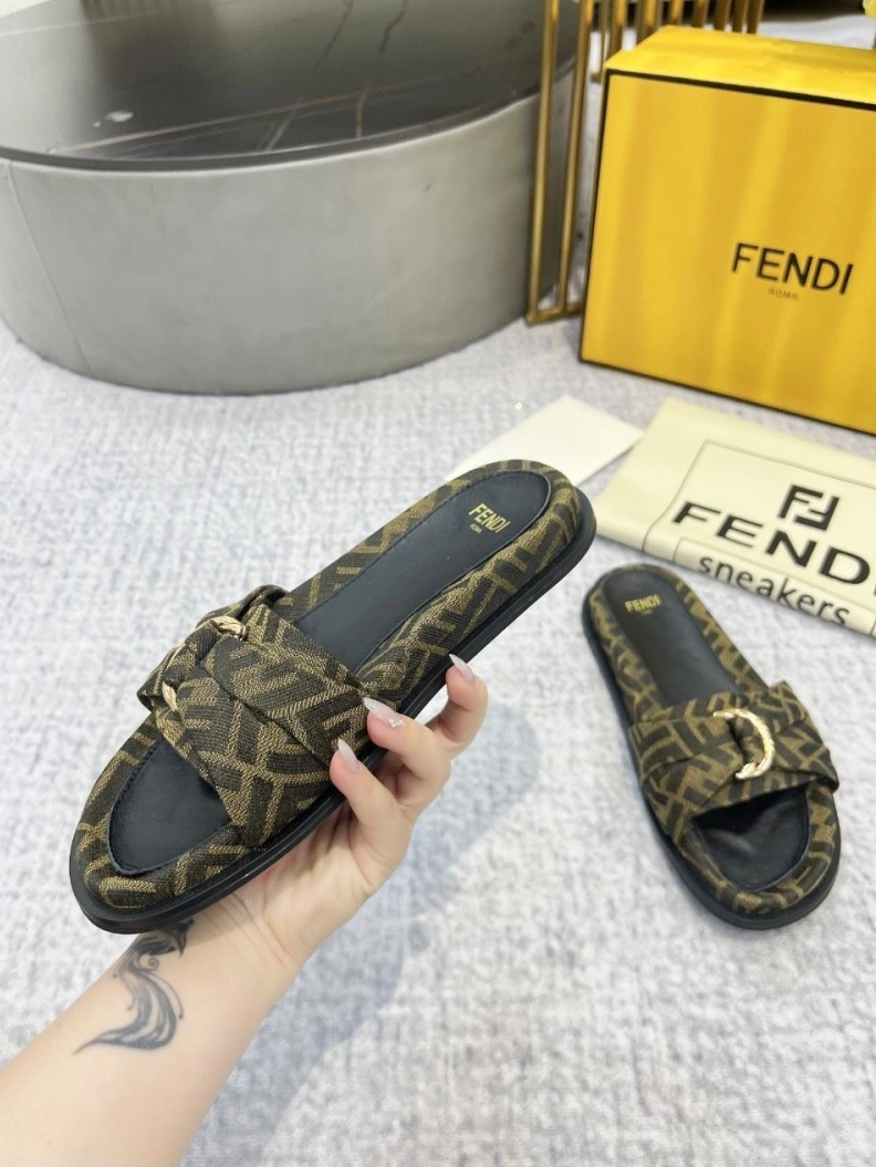 HighQuality Fxndx Slippers 147797