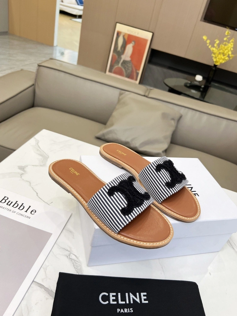 Versatile Cxlxne Slippers 116202