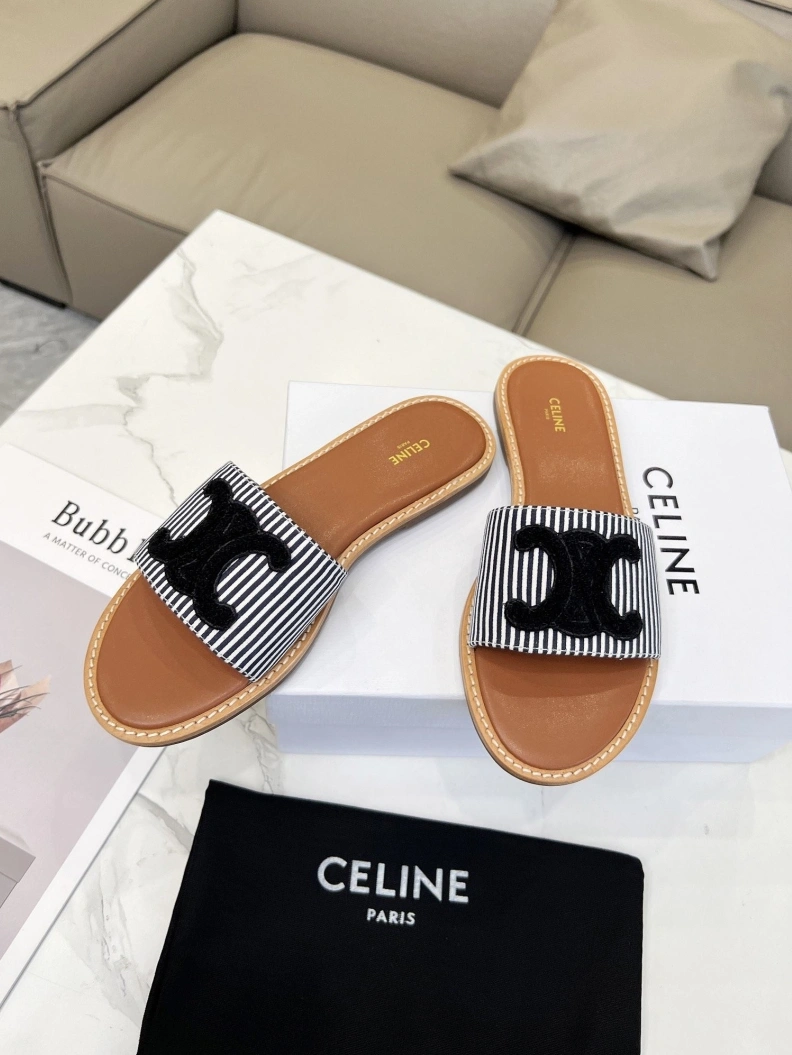Versatile Cxlxne Slippers 116202