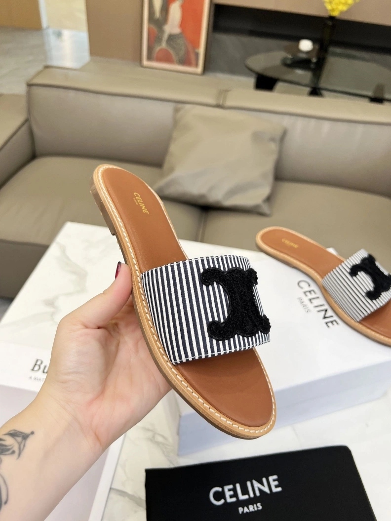 Versatile Cxlxne Slippers 116202
