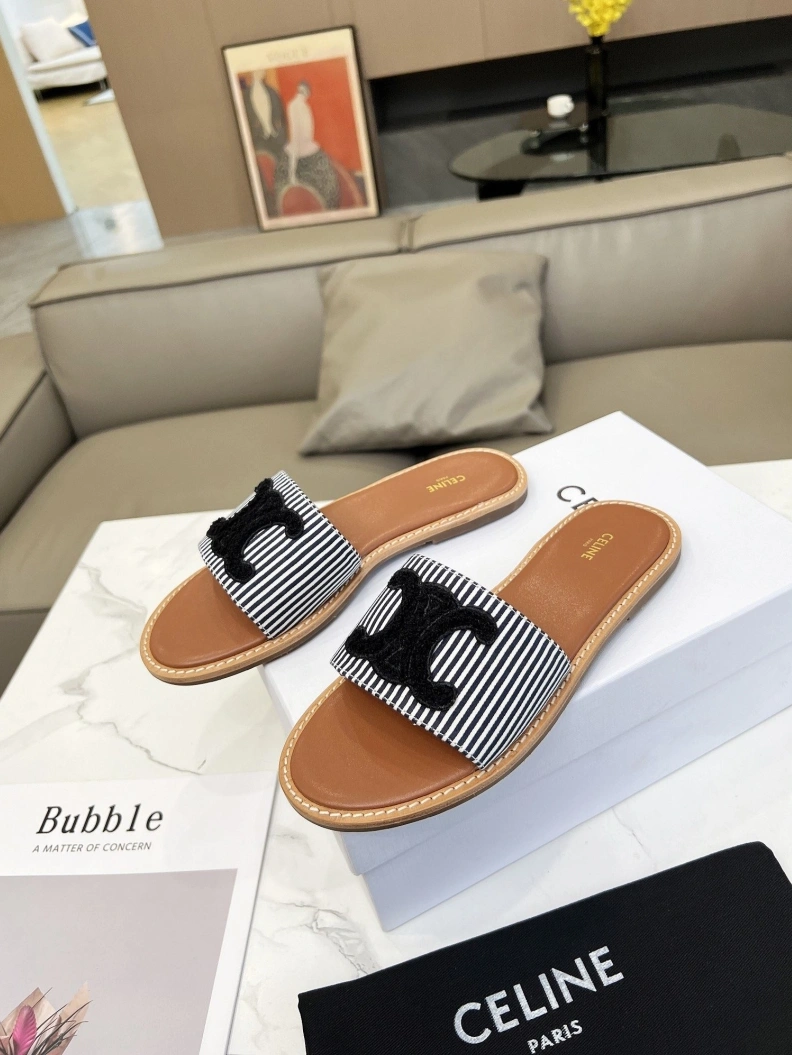 Versatile Cxlxne Slippers 116202
