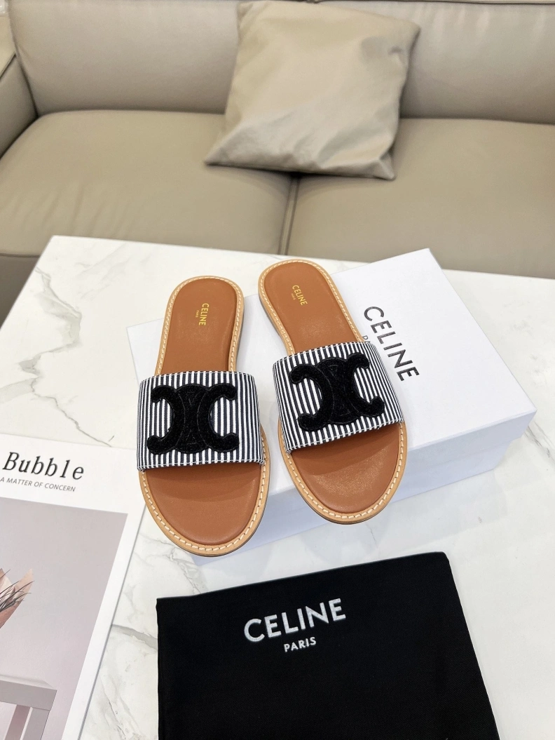 Versatile Cxlxne Slippers 116202