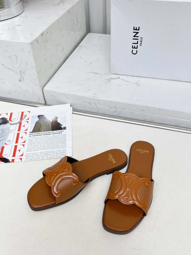 WellDesigned Cxlxne Slippers 116182
