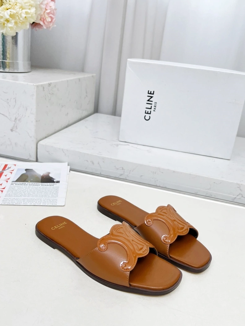WellDesigned Cxlxne Slippers 116182