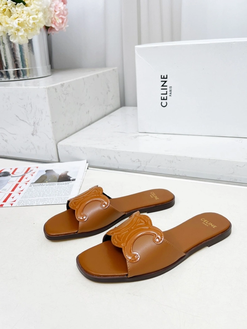 WellDesigned Cxlxne Slippers 116182