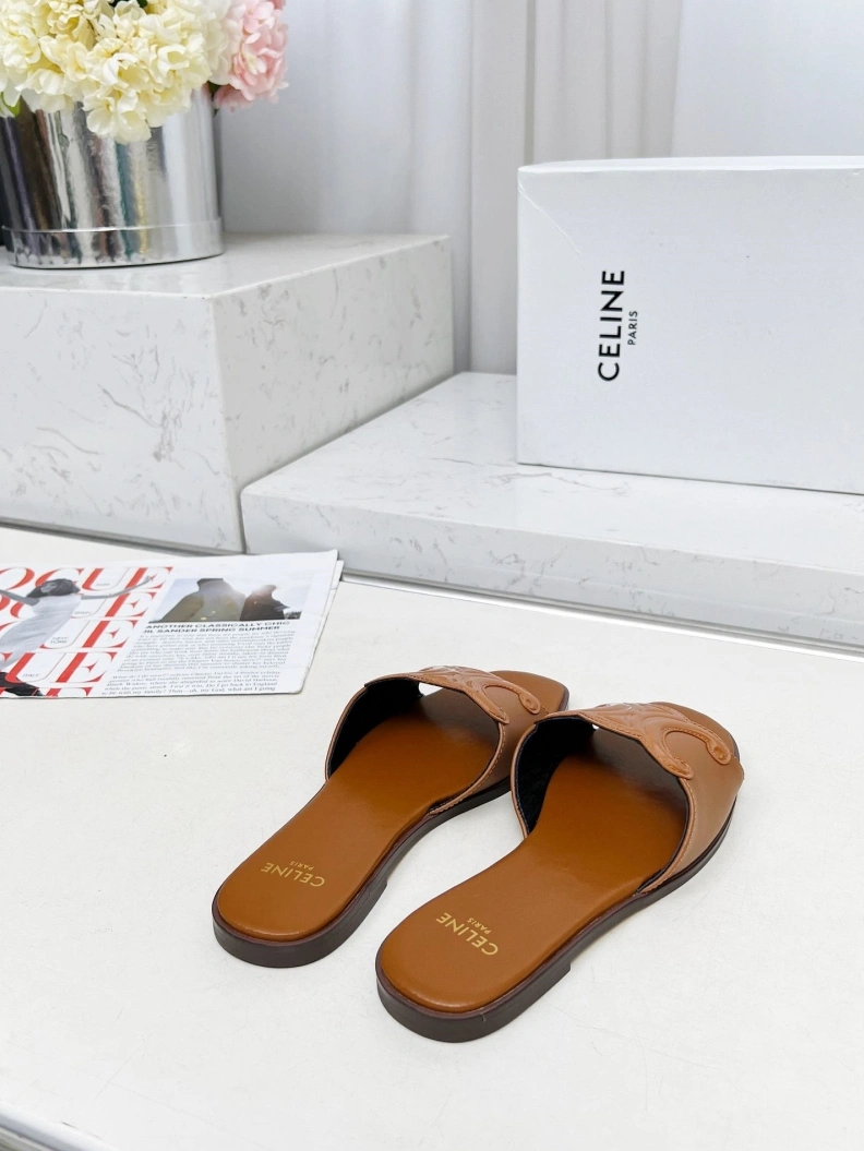 WellDesigned Cxlxne Slippers 116182
