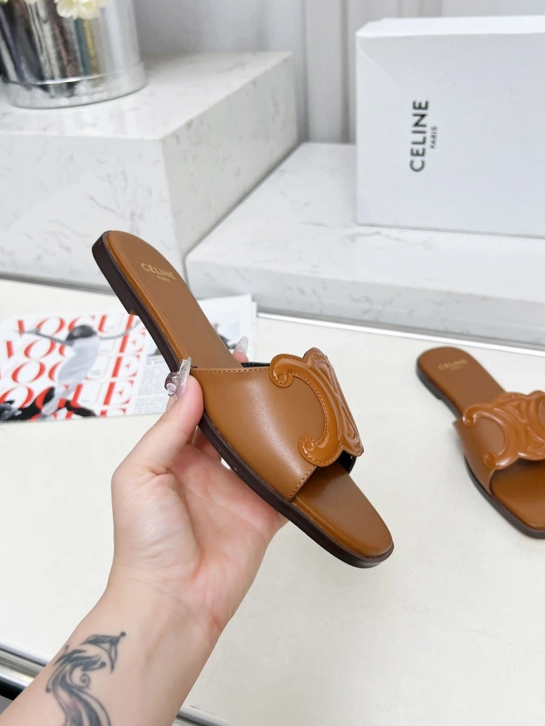 WellDesigned Cxlxne Slippers 116182
