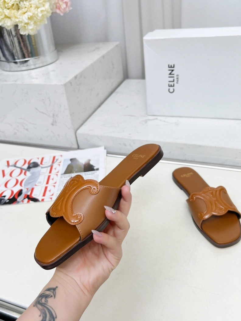 WellDesigned Cxlxne Slippers 116182