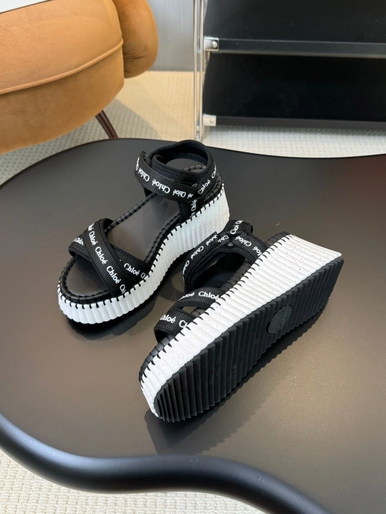 Resilient Chlxx Sandals 133731