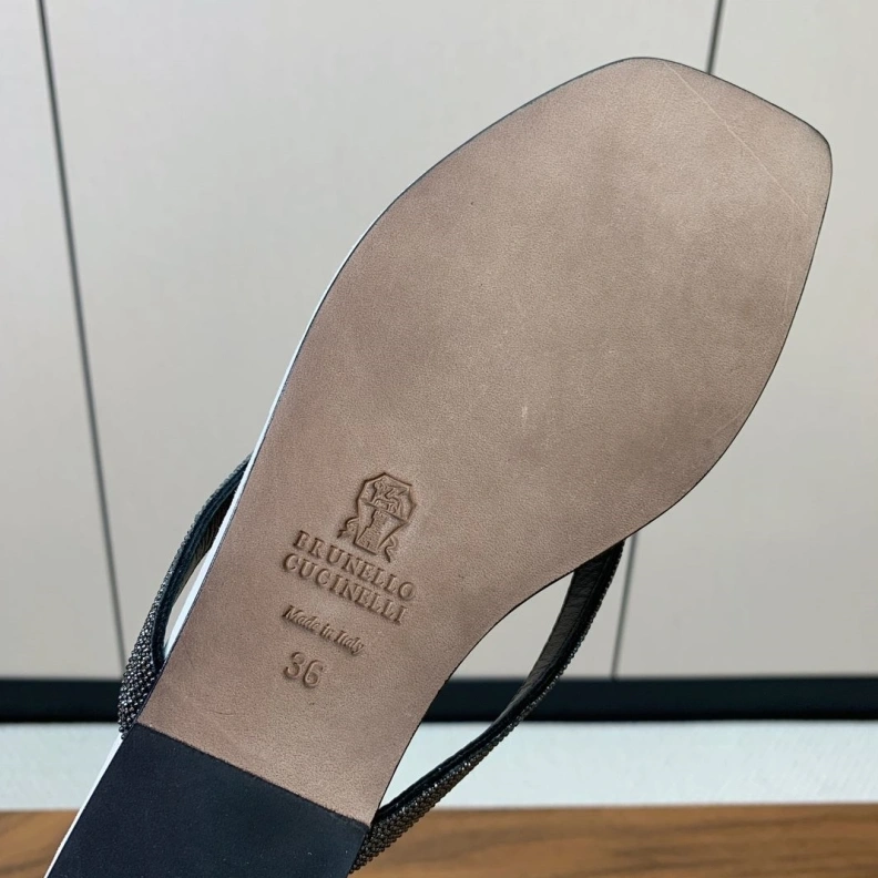 Resilient Othxr Slippers 212887