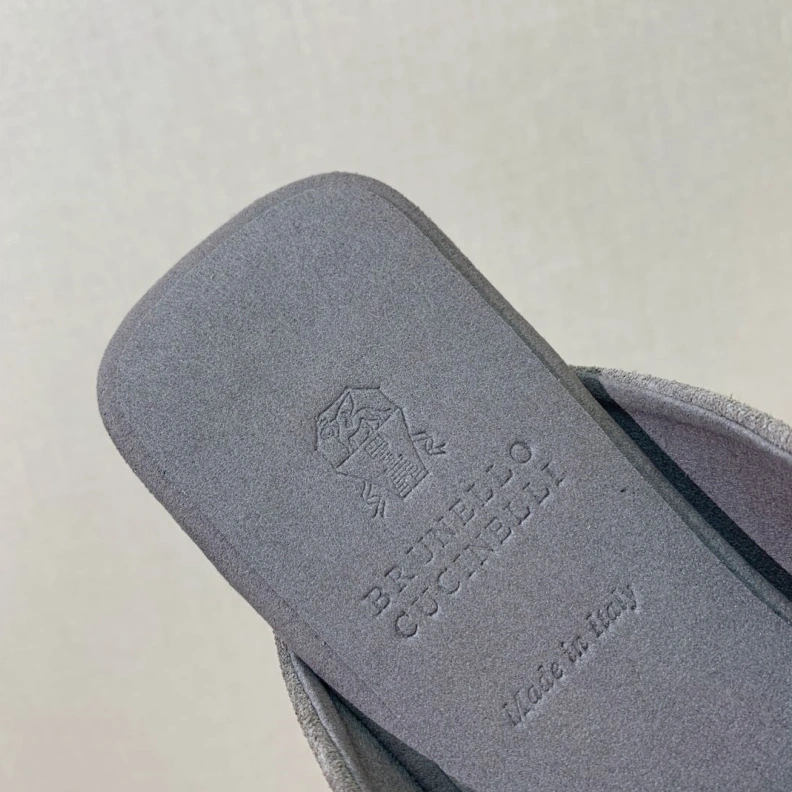 Resilient Othxr Slippers 212851