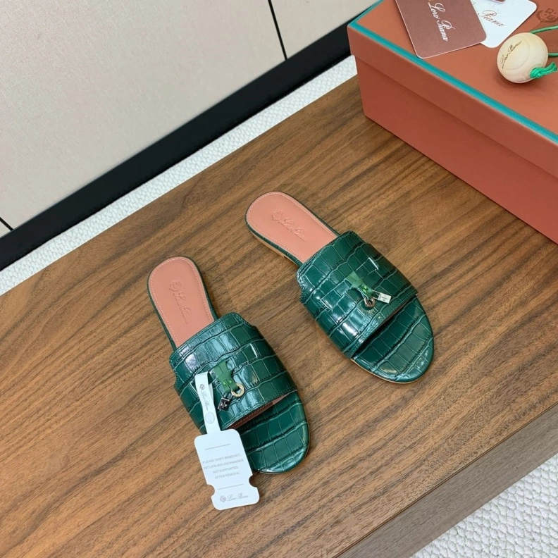 WellDesigned Othxr Slippers 212819
