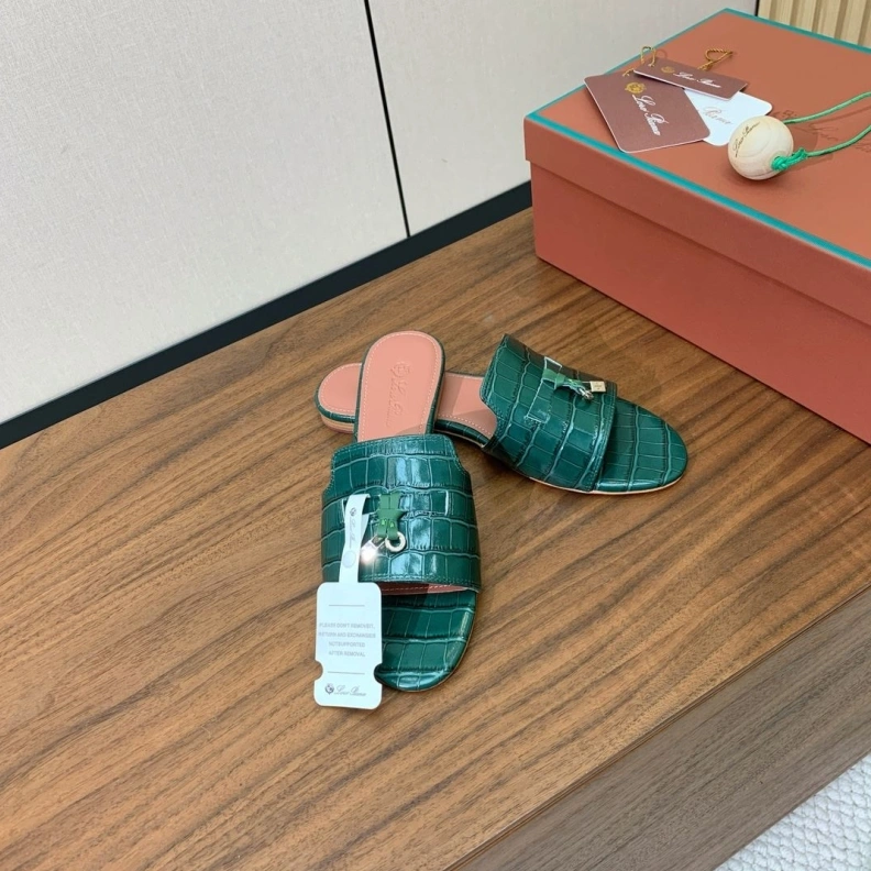 WellDesigned Othxr Slippers 212819