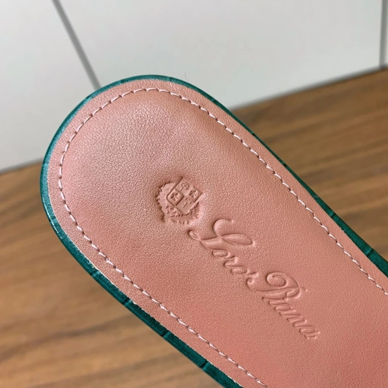 WellDesigned Othxr Slippers 212819