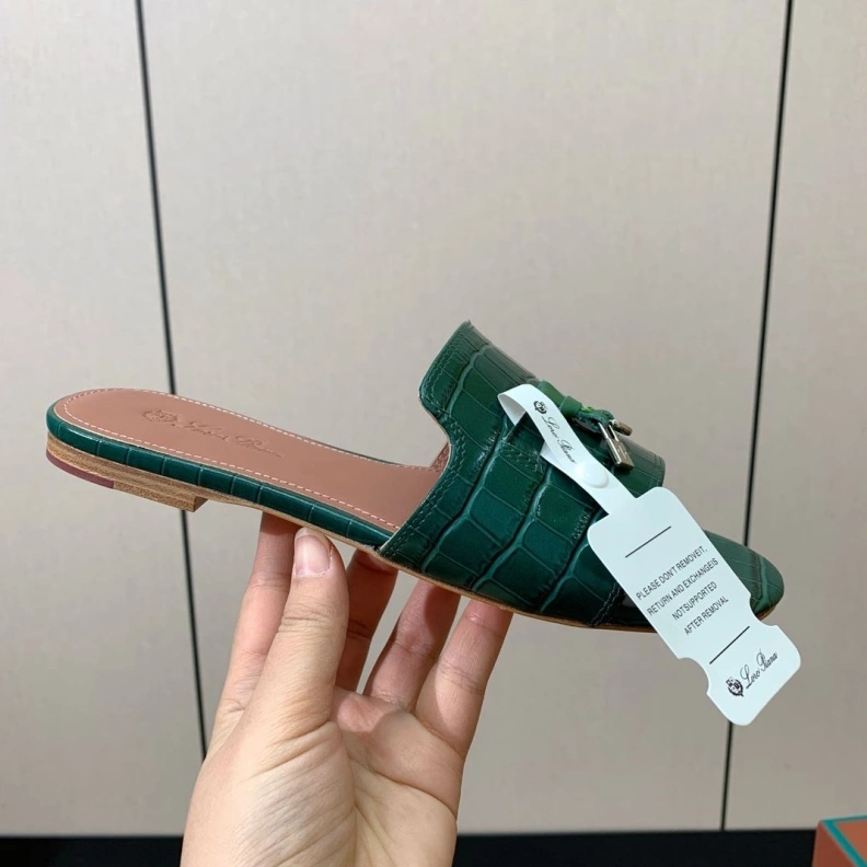 WellDesigned Othxr Slippers 212819