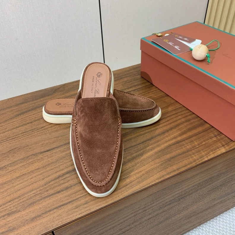 WellDesigned Othxr Slippers 212800