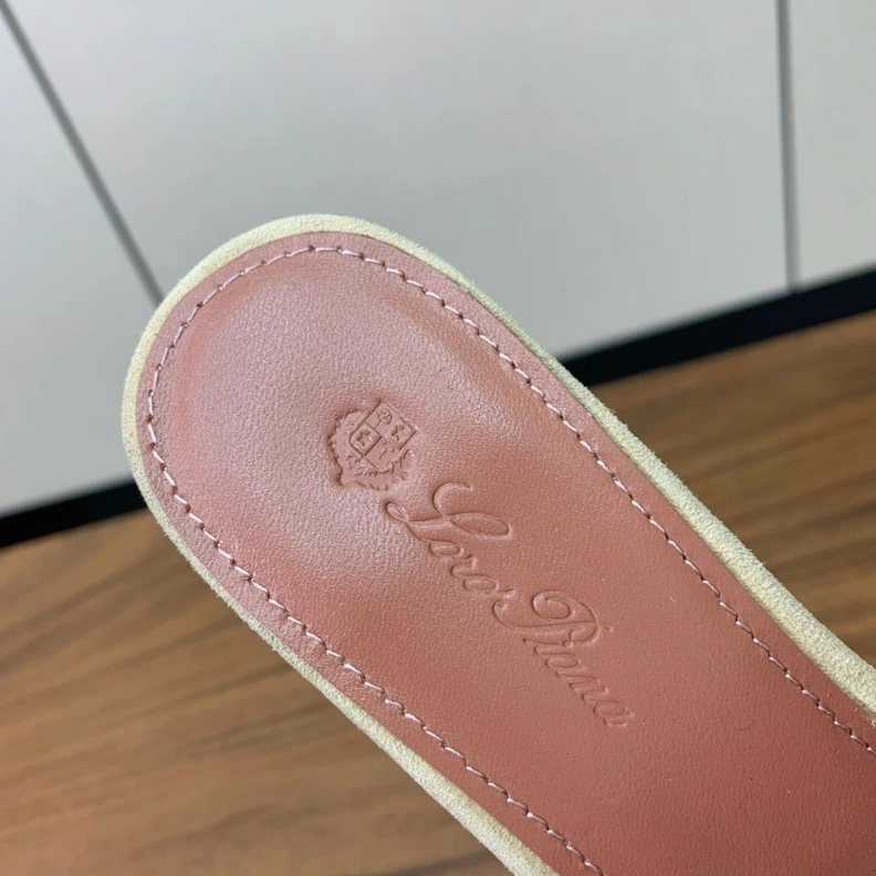 Resilient Othxr Slippers 212741