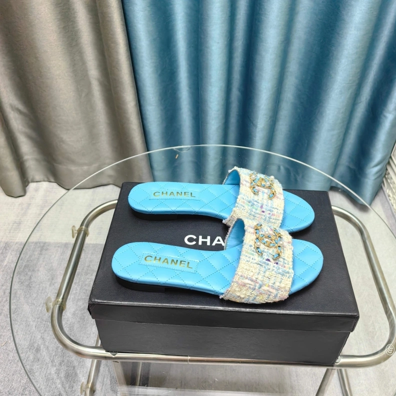 Vibrant Chxnxl Slippers 121798