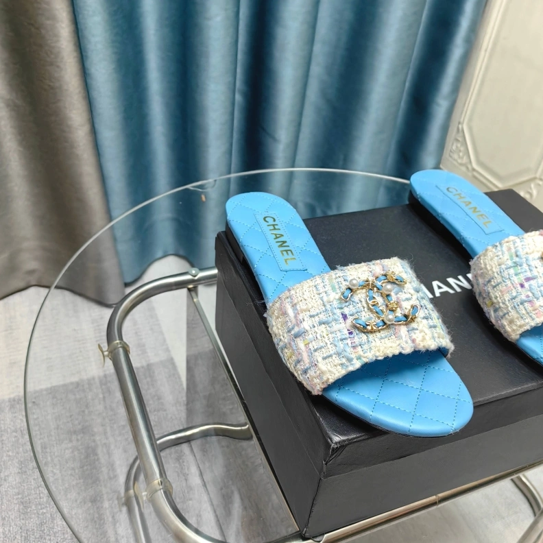 Vibrant Chxnxl Slippers 121798