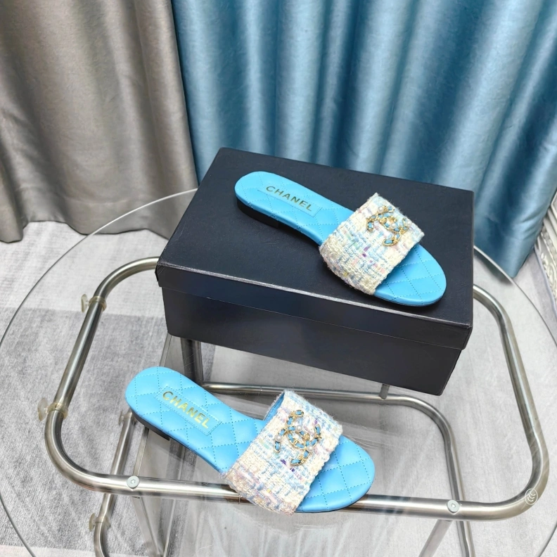 Vibrant Chxnxl Slippers 121798