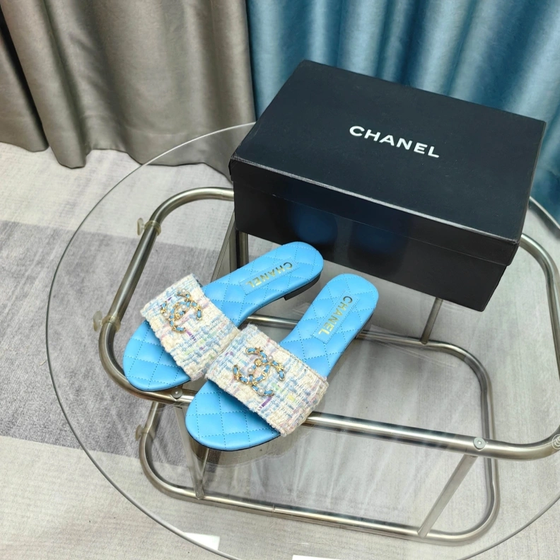 Vibrant Chxnxl Slippers 121798