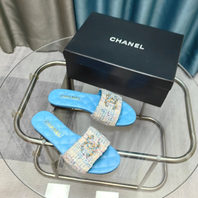 Vibrant Chxnxl Slippers 121798