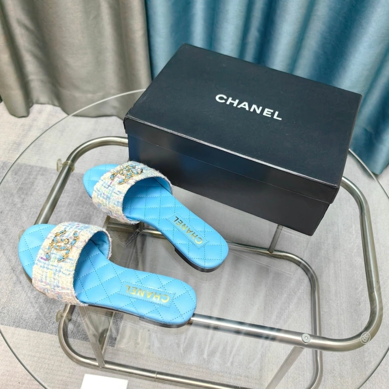 Vibrant Chxnxl Slippers 121798