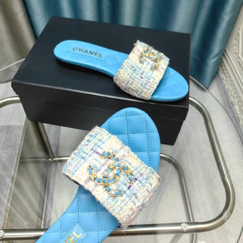 Vibrant Chxnxl Slippers 121798