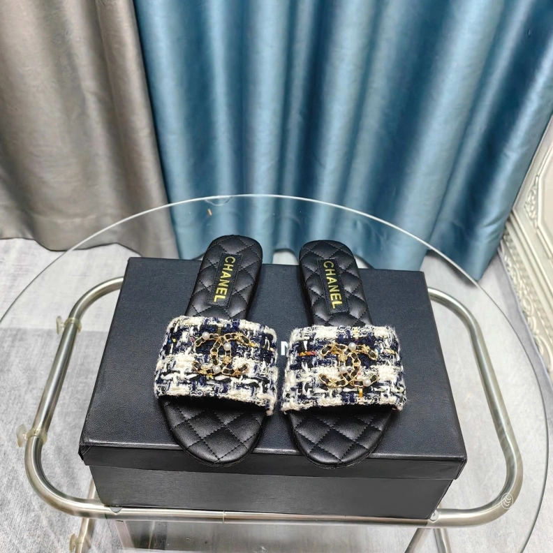 EasyMatch Chxnxl Slippers 121796
