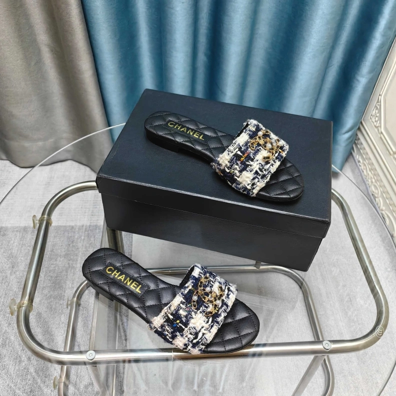 EasyMatch Chxnxl Slippers 121796