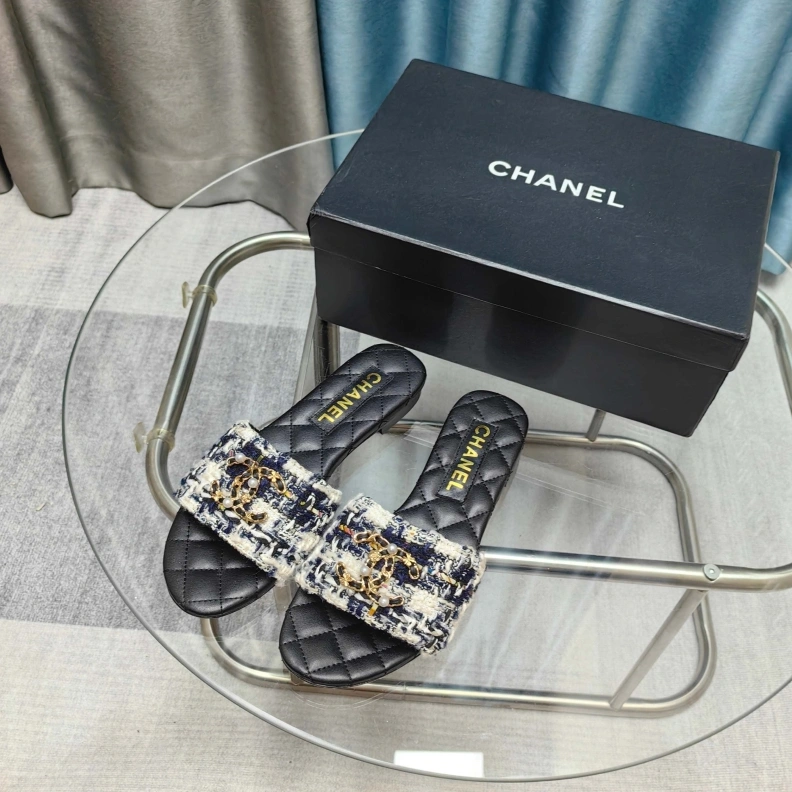 EasyMatch Chxnxl Slippers 121796