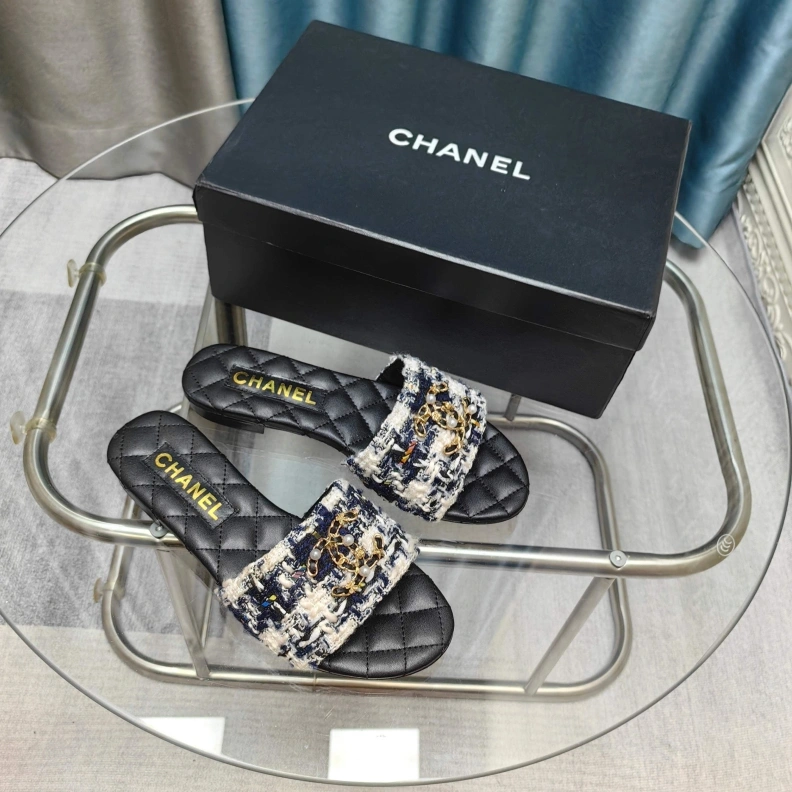 EasyMatch Chxnxl Slippers 121796