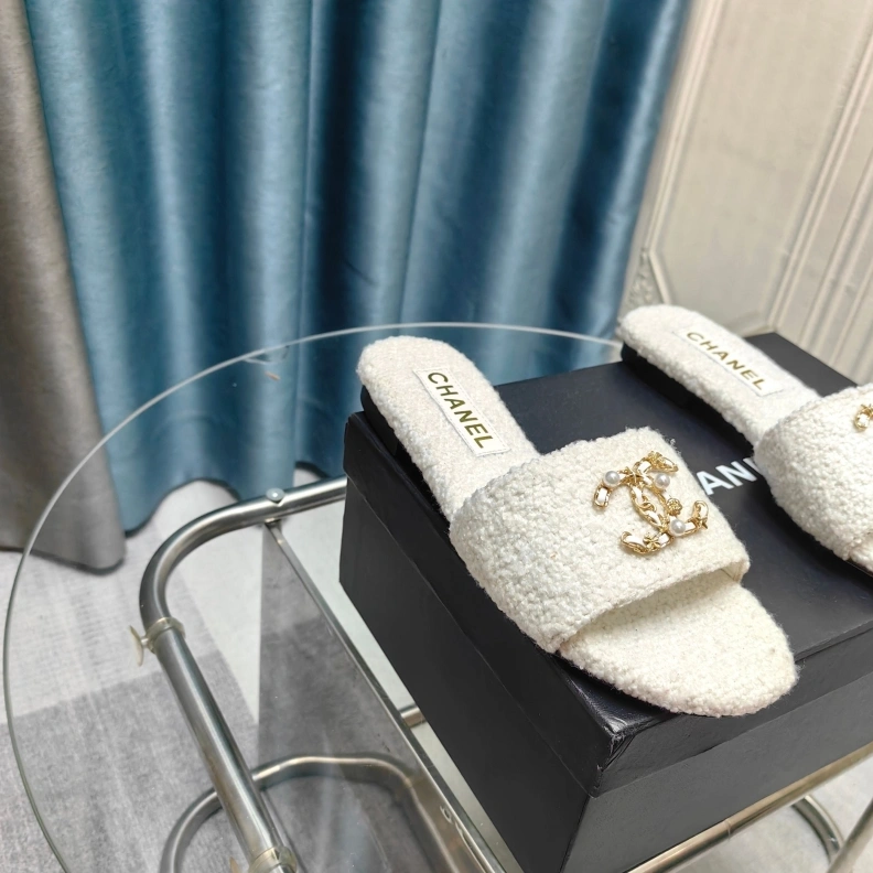 Stylish Chxnxl Slippers 121792