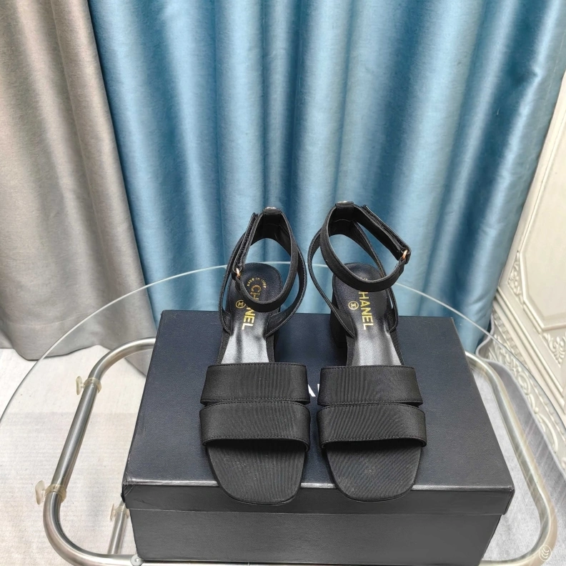 Compact Chxnxl Sandals 121898
