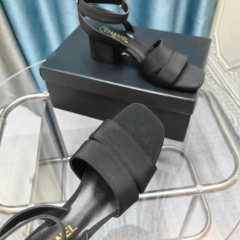 Compact Chxnxl Sandals 121898