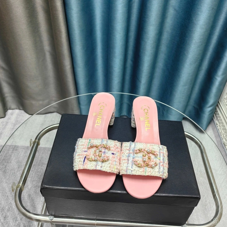 Affordable Chxnxl Slippers 121786
