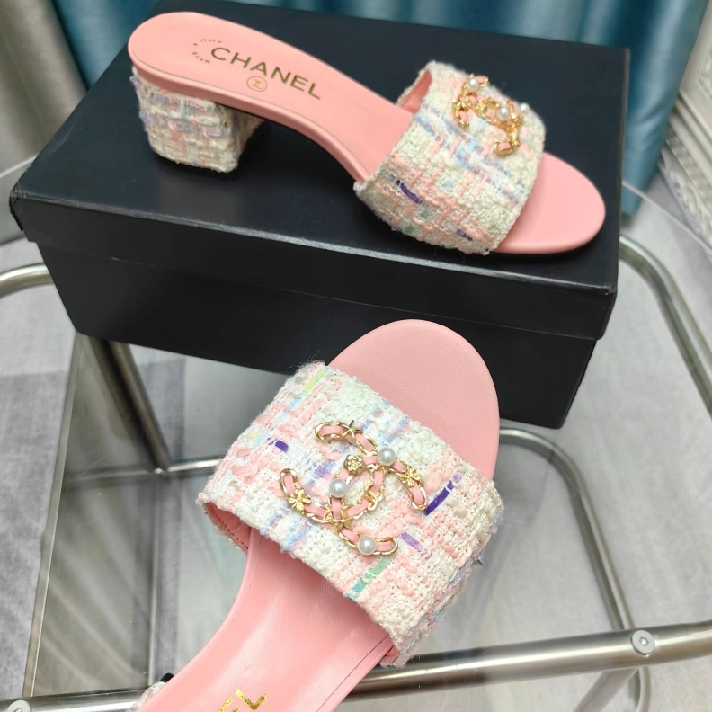 Affordable Chxnxl Slippers 121786