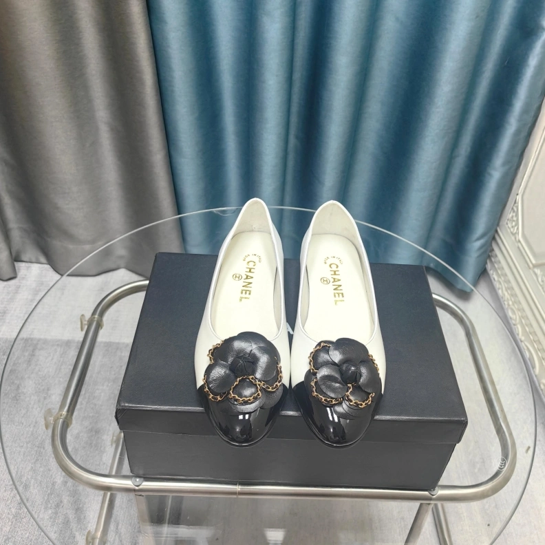 Resilient Chxnxl Flat Shoes 122044