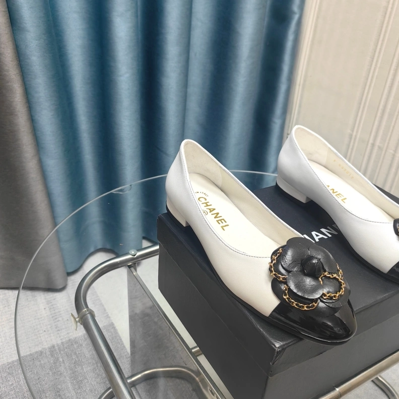 Resilient Chxnxl Flat Shoes 122044