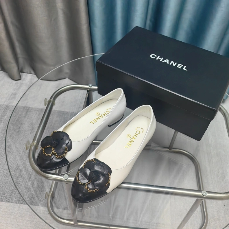Resilient Chxnxl Flat Shoes 122044