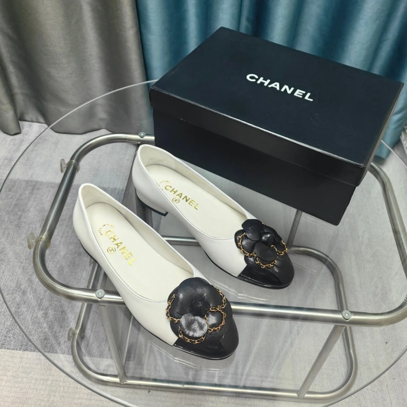 Resilient Chxnxl Flat Shoes 122044