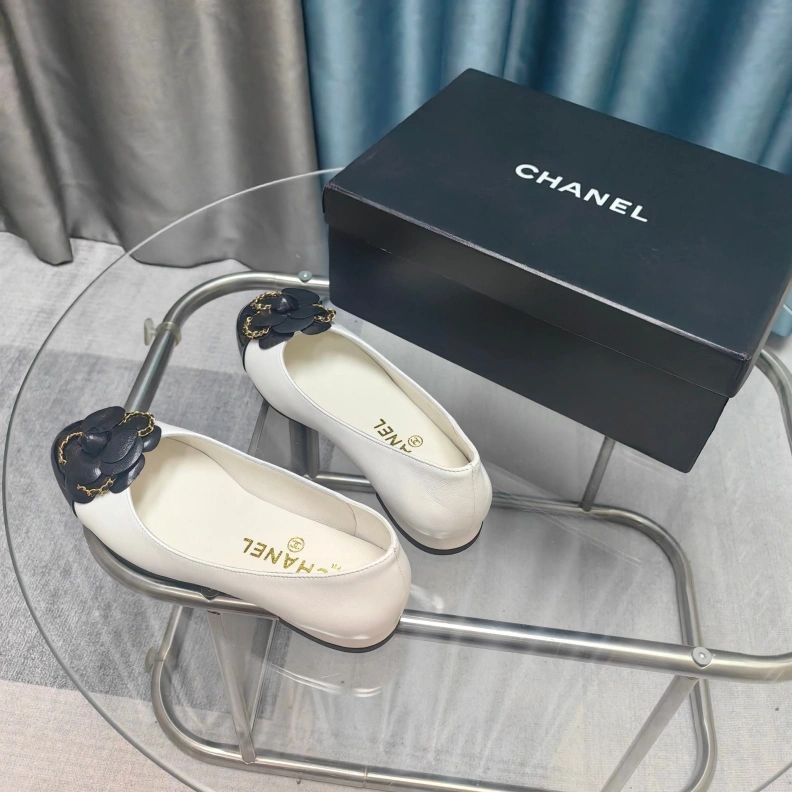 Resilient Chxnxl Flat Shoes 122044