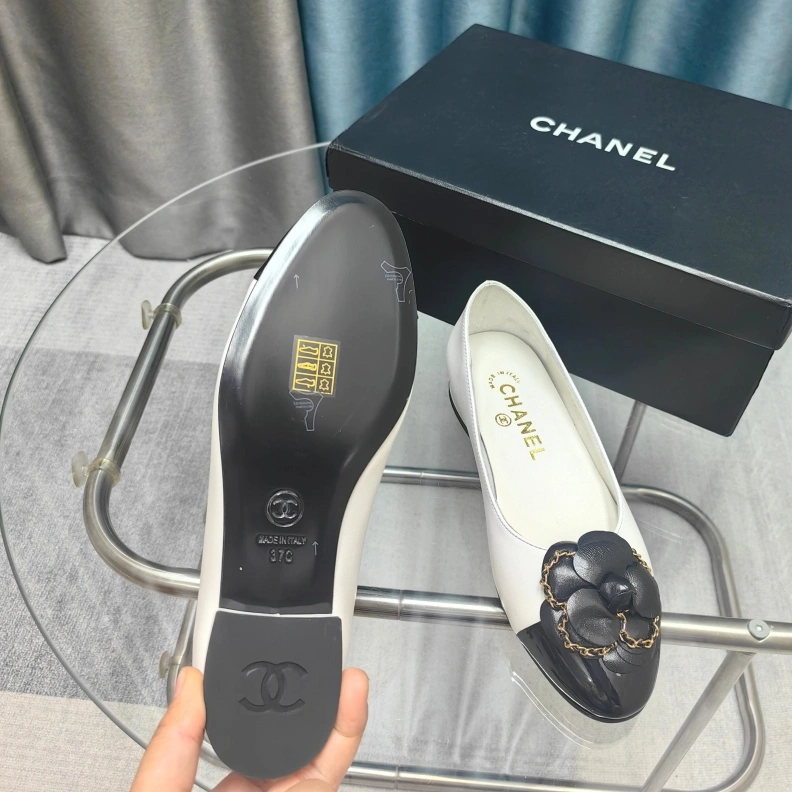 Resilient Chxnxl Flat Shoes 122044