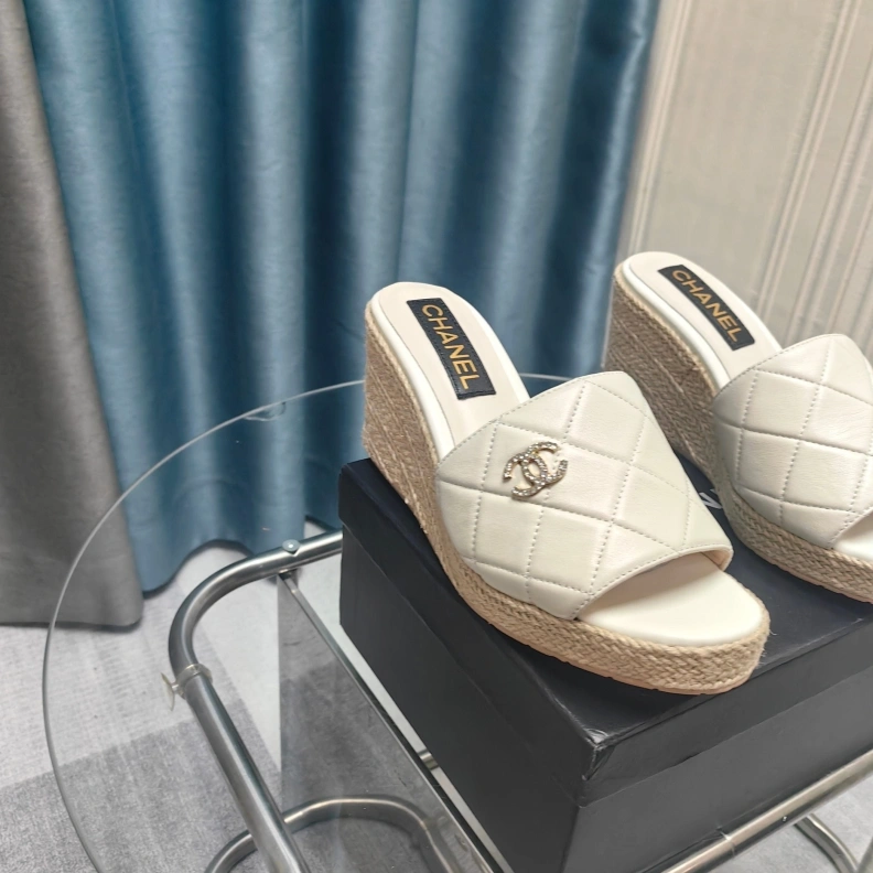 Cozy Chxnxl Slippers 121782