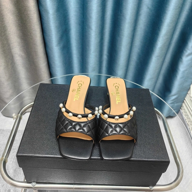Timeless Chxnxl Slippers 121775
